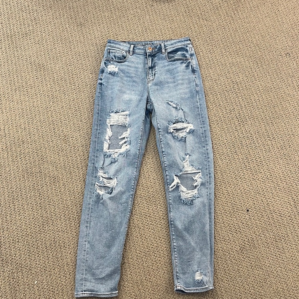 American Eagle Stretch Mom Jeans with customized clear tag. Size 4 LONG